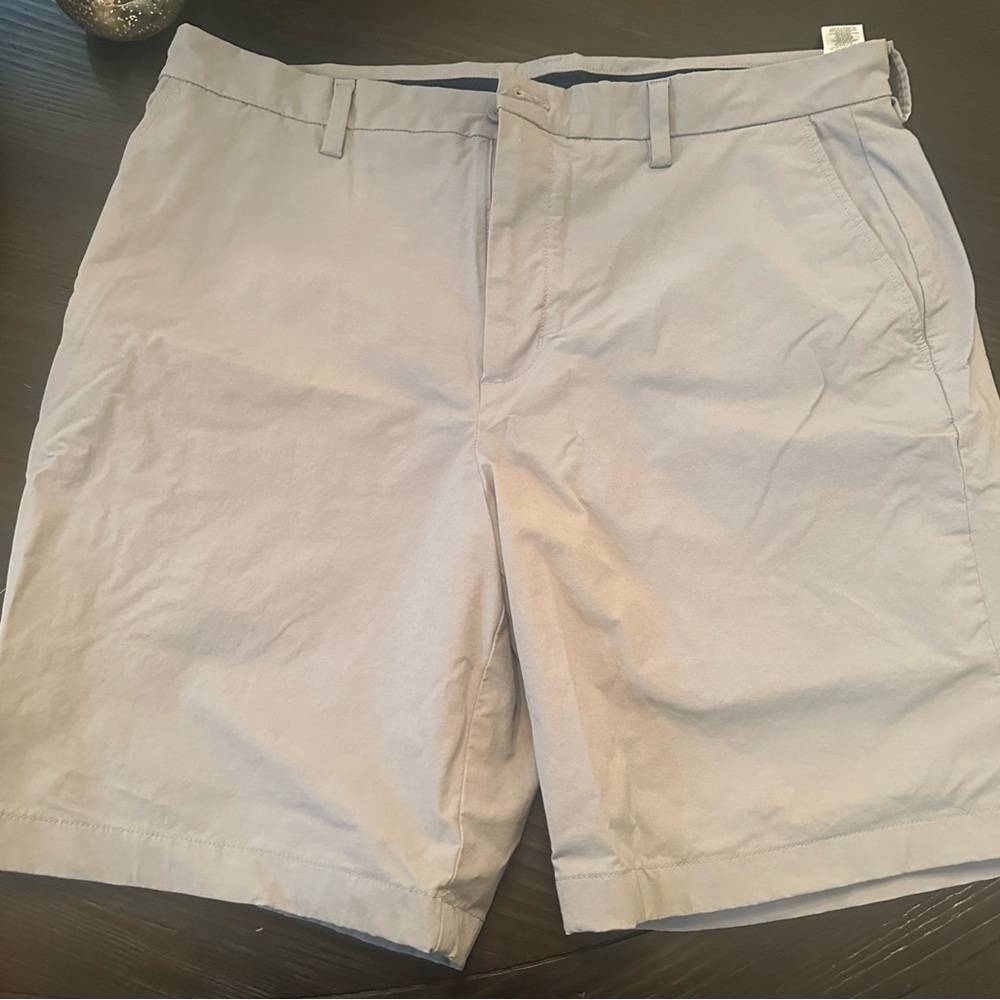 Vineyard vines on the go 9 inch grey shorts